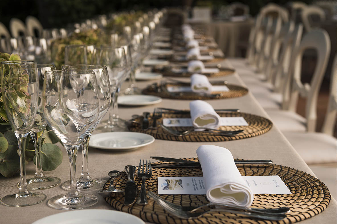 Momentos que emocionan: Leticia y Celso 2 Boda de Leticia y Celso en Villa Bugatti- Detalle presentación de las mesas