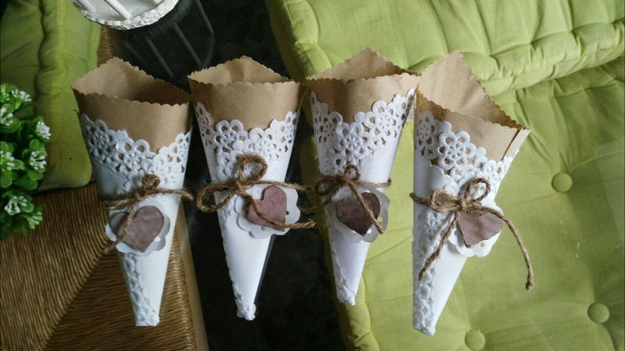 Cómo elaborar conos de papel kraft para el arroz en tu boda 2 arroz kraft