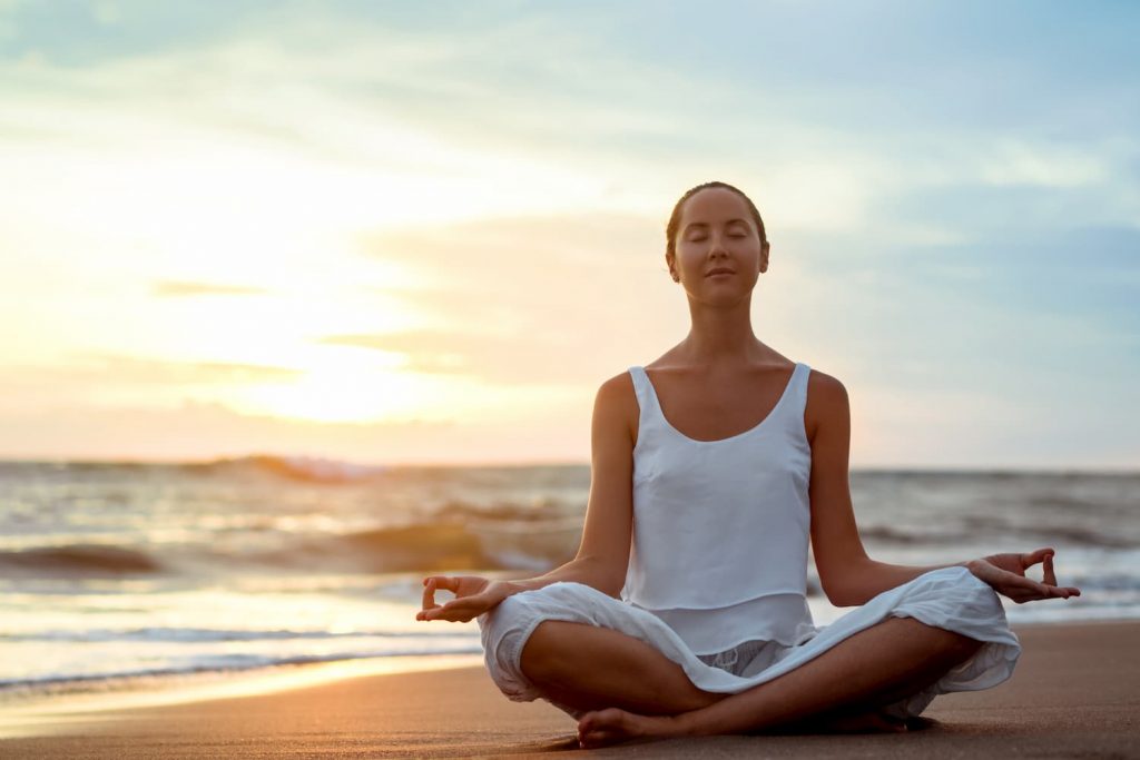 ¿Qué hacer para calmar los nervios en tu boda? 2 yoga antes de la boda 1